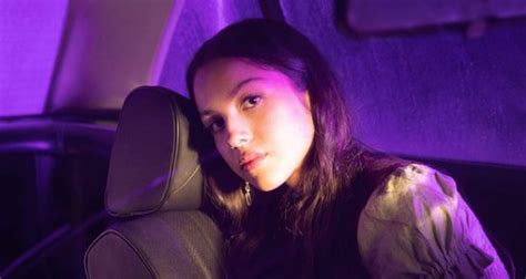 Olivia rodrigo hat darauf nun in einem interview reagiert. 'drivers license' Music Video Director Talks Subject Rumors of Olivia Rodrigo's New Song ...