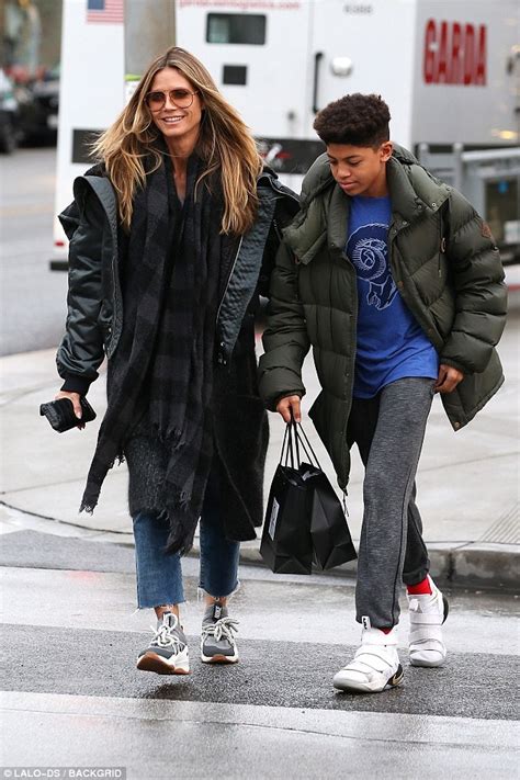 Heidi Klum Braves The Wet Weather To Go Shopping With Son Henry Daily Mail Online
