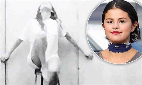 Selena Gomez Teases Upcoming Video For Good For You Single Daily Mail Online