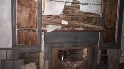 10 Photos Inside An Abandoned Plantation House In North Carolina