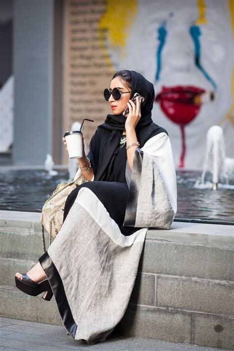 How Do Women Dress In Dubai She Likes Fashion