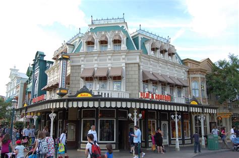 Disneyland Main Street Town Square