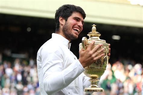 carlos alcaraz dropped wimbledon trophy on live tv after beating novak djokovic