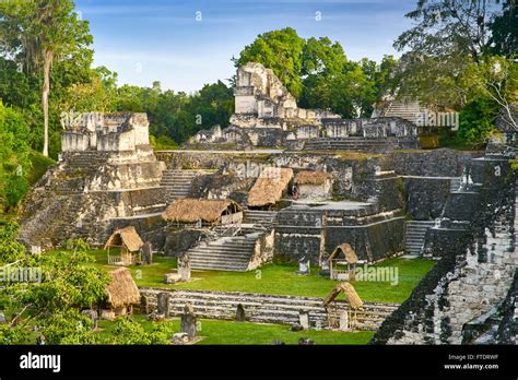 Ruinas mayas en tikal fotografías e imágenes de alta resolución Alamy