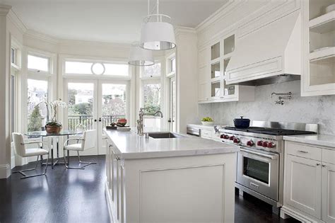 White shaker kitchen cabinets with quartz countertops. Cream Kitchen Cabinets with White Marble Countertops ...