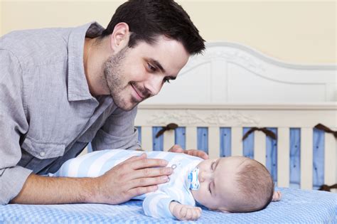 Dads' guide to swaddling babies