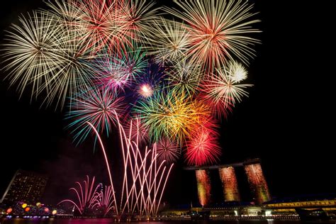 Shine Bright With These Fireworks Filled Wallpapers Android Central