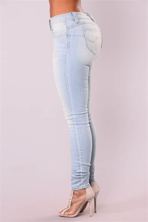 Round Of Applause Booty Lifting Jeans Light Blue Wash