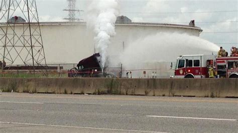 Photos Hwy 225 Shut Down Due To Heavy Truck Wreck Abc13 Houston