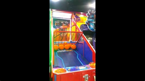 World Of Fun Extreme Shot Basketball Machine 8 Balls Sm Center