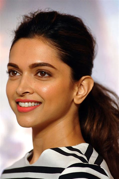 Deepika Padukone Is Our New Beauty Icon — And Her Makeup Artists Tips