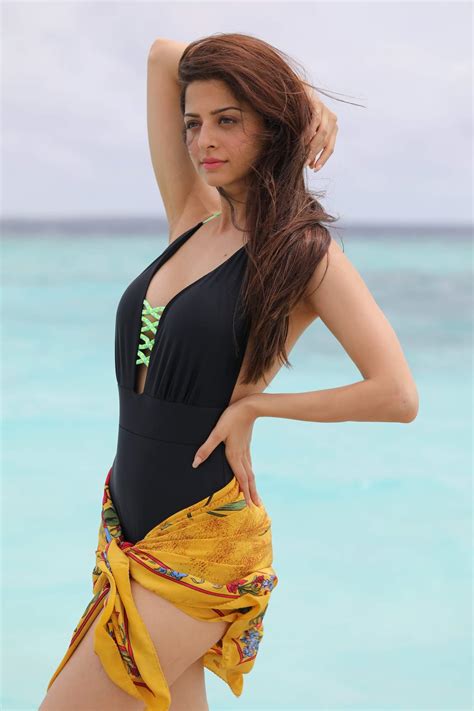 71 vedhika images in hd ~ live cinema news
