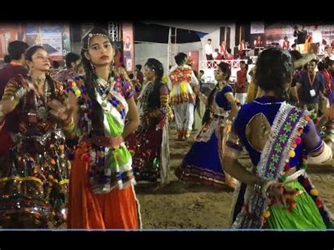 Gujarat Navratri Amazing Hot Girl Garba Dance Playing Live Video YouTube