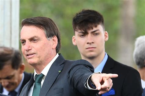 Filho De Bolsonaro Jair Renan Expulso Da Twitch Ap S Fazer Piada