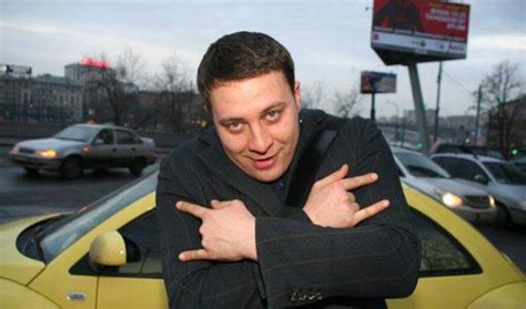Получил образование рггу, окончив в 1998 году исторический будущий писатель пробует силы, стремительно меняя места работы. Сергей Минаев - биография писателя, фото, личная жизнь ...