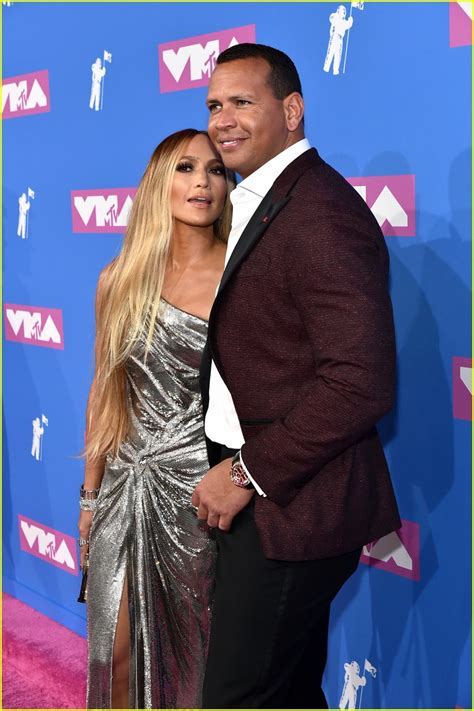 Jennifer Lopez And Alex Rodriguez Couple Up On The Red Carpet At Mtv Vmas