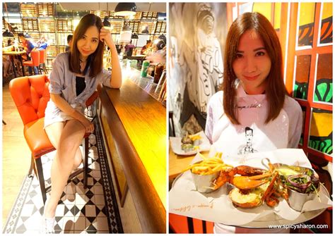 The lobster rolls are available in three different sauces: A Day At Sky Avenue Genting - Burger & Lobster, Cafes ...