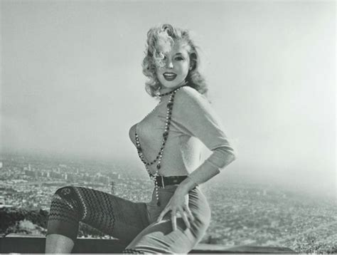 Who Was The World S First Supermodel Betty Brosmer Vintage Pinup