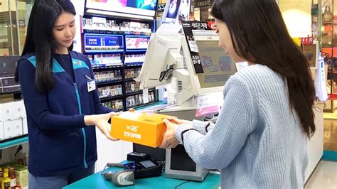 U+알뜰모바일의 gs25유심요금제, 이제 gs25에서 구매하세요. South Korea's GS25 launches parcel service - Inside Retail