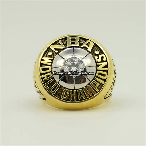 Great addition to any milwaukee bucks fan collection. 1971 Milwaukee Bucks NBA World Championship Ring