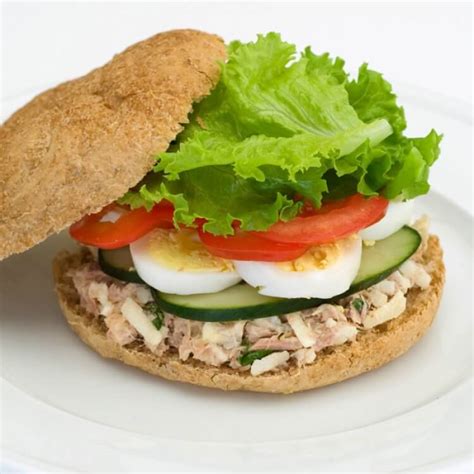 Sandwich à La Salade De Thon Et Au Bingo Cheddar Bio Recettes Dici