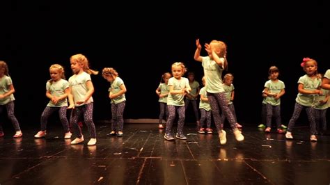 Dansschool let's dance is de dansschool in vlaardingen waar streetdance/hip hop lessen worden aangeboden op verschillende niveaus en leeftijdscategorieën. KIDS DANCE - Let's Dance SHOW 2017 - YouTube