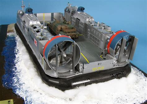 エア・クッション型揚陸艇（lcac）