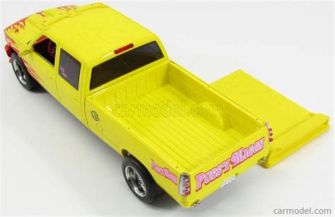 Greenlight 19015 Scale 118 Chevrolet Silverado C2500 Double Cabine