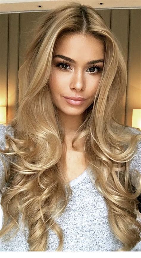 20 Natural Blonde Hairstyles To Reflect Your Beauty