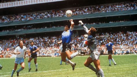 June 22 1986 Maradona Crushes England S World Cup Dreams With The Hand Of God Goal Bt
