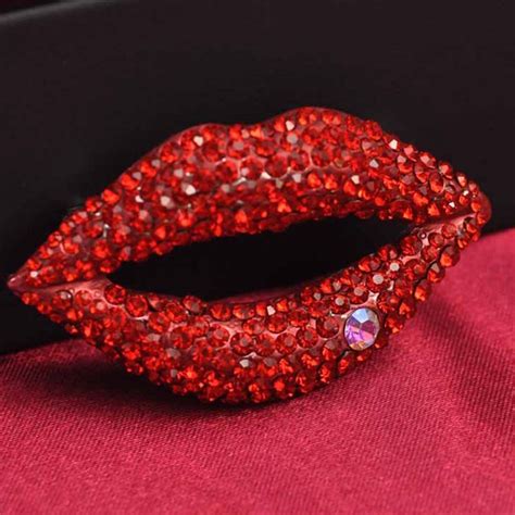 new mode style crystal rhinestone red lips brooch pin women garment fashion jewelry women