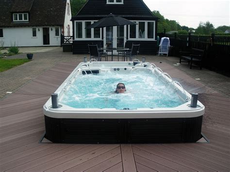 These models look very familiar to old maax spas models, providing some familiarity to older customers. Catalina Hot Tubs and Swim Spas