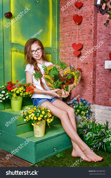 Cute Teen Girl Glasses Sitting On Stock Foto 385988782