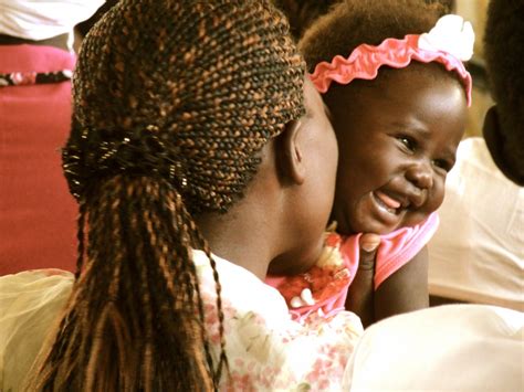 무료 이미지 사람들 소녀 머리 꽃 어린이 검은 혼례 신부 아가 헤어 스타일 의식 어머니 행복 유아 사랑하는 전통 아프리카 사람
