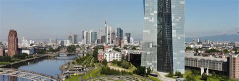 Leben am puls der zeit frankfurt am main ist mit etwa 760.000 einwohnern die größte stadt hessens, die fünftgrößte in deutschland und eine der bedeutendsten finanzmetropolen europas. Skyline Wohnung in Frankfurt am Main mit Aussicht mieten