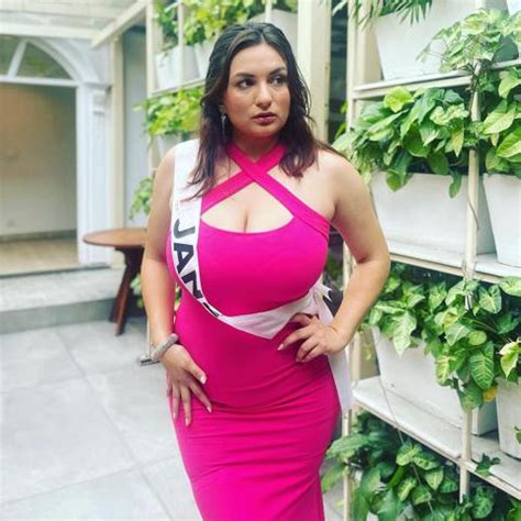 Jane Garrett La Modelo Curvy Coronada Como Miss Nepal