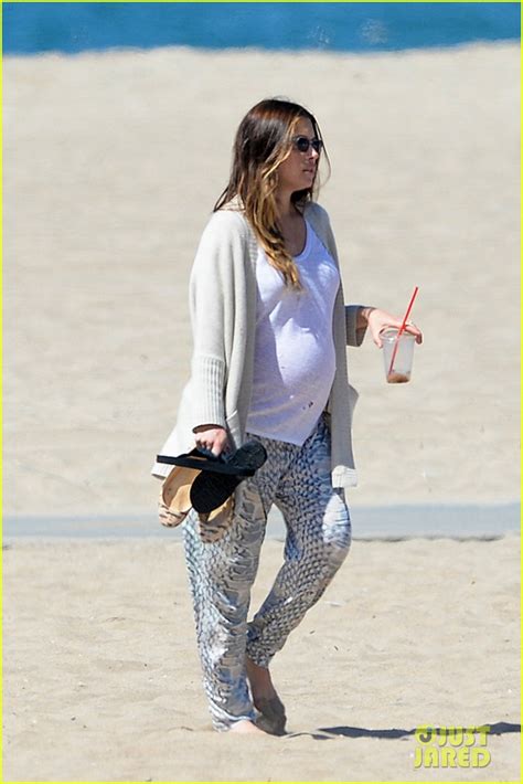 Pregnant Jessica Biel Skips Her Bikini On The Beach Photo 3333891