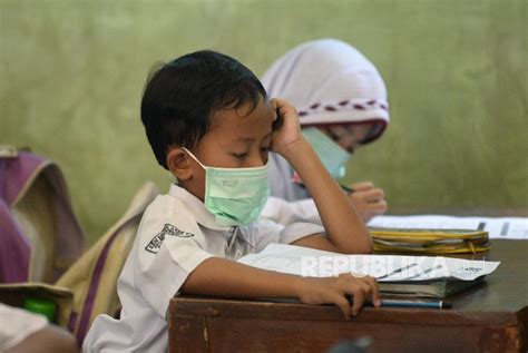 Siswa Jabar Diminta Belajar di Rumah Tentang Virus Corona | Republika Online