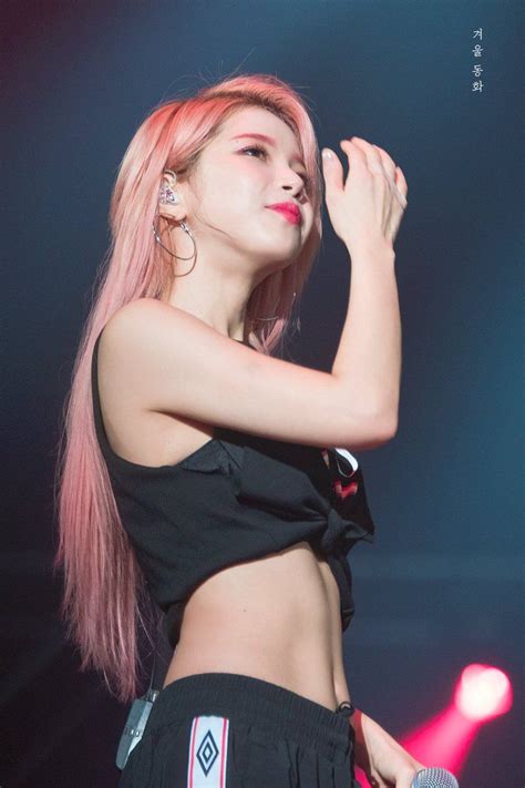 10 Times MAMAMOO S Solar Proved She Was A Fitness Goddess Koreaboo