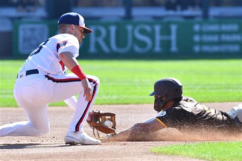 Padres edge White Sox in 11, end with 5 straight wins | Reuters