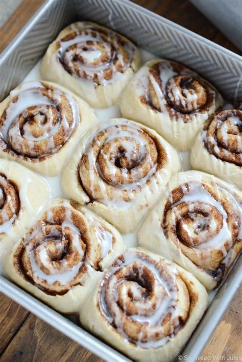 This vegan dessert may be free of gluten, grains, and refined sugar, but it's absolutely packed with flavor—and the luscious cashew cream is a revelation. These vegan 1 hour cinnamon rolls are the best I have ever had. | Vegan cinnamon rolls, Vegan ...