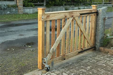 16 Diy Driveway Gates Ideas That Are Easy To Install