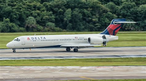 Delta Boeing 717 200 At Austin On Apr 8th 2019 Burst Tyre On Departure