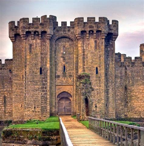 Creepy Places Realm The Main Gatehouse Of Bodiam Castle With The