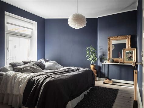 A look at any of the recent color of the year lists shows us that designers are embracing deeper, richer hues. Dark bedroom in blue - COCO LAPINE DESIGN in 2020 | Soft ...