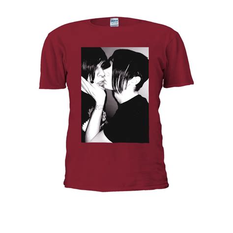 Large Red Emo Gay Kissing Love Tumblr Blogger Men Women Unisex Top T