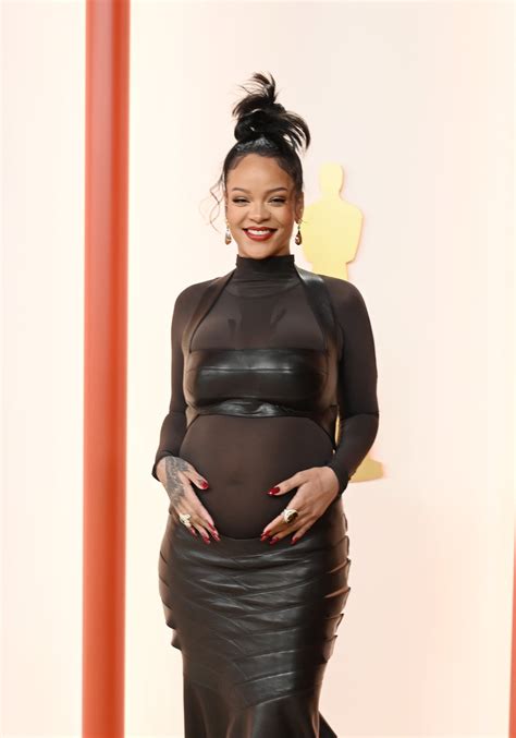 Rihannas Alaïa Dress At The 2023 Oscars Popsugar Fashion