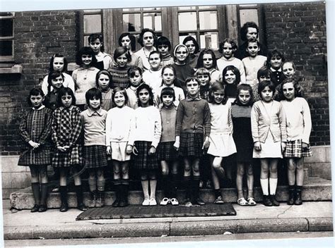 Photo de classe CM 2 de 1970 école Du 4 Avion Copains d avant