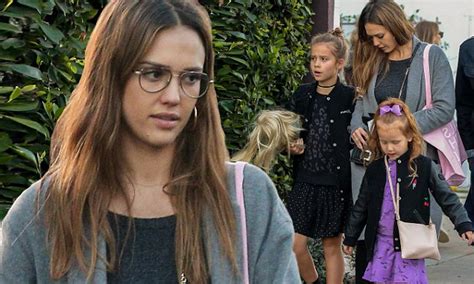 Jessica Alba Spends Day With Daughters Honor And Haven Daily Mail Online