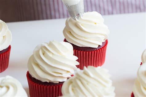 Fluffy Cream Cheese Frosting A Food Lovers Kitchen